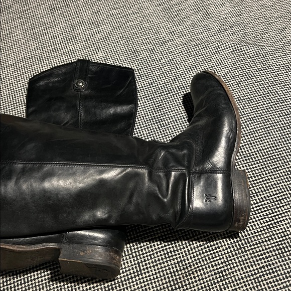FRYE Black Leather Boots. SIZE 9. Used but a classic staple pair of boots. - Picture 7 of 7